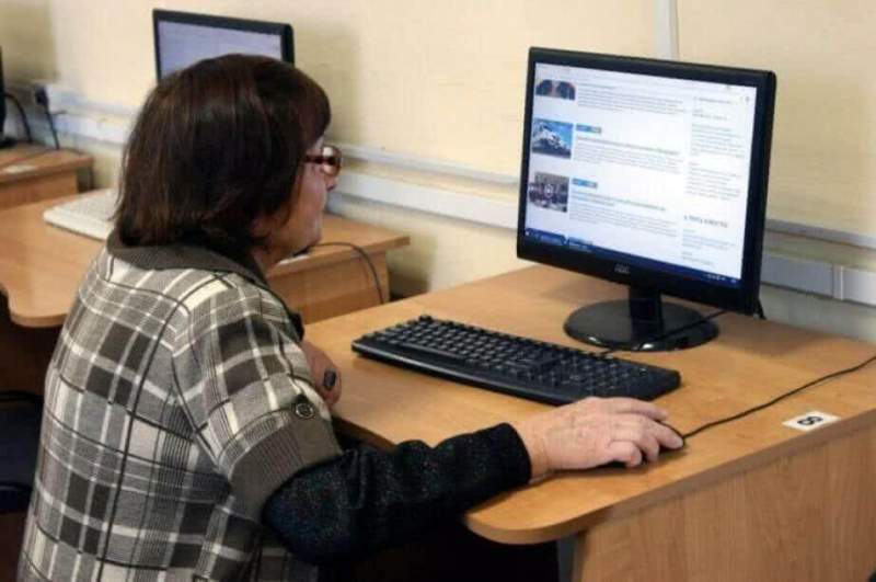 Неработающих пенсионеров Хабаровского края обучат компьютерной грамотности