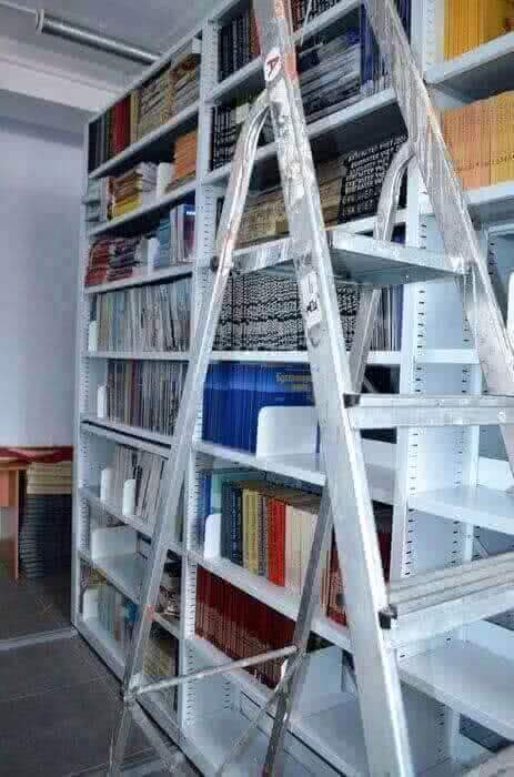 В хранилищах главной библиотеки Хакасии устанавливают мобильные стеллажи