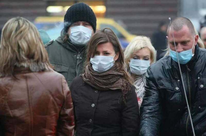 Врачи: носить маску на улице в мороз - не лучшая идея