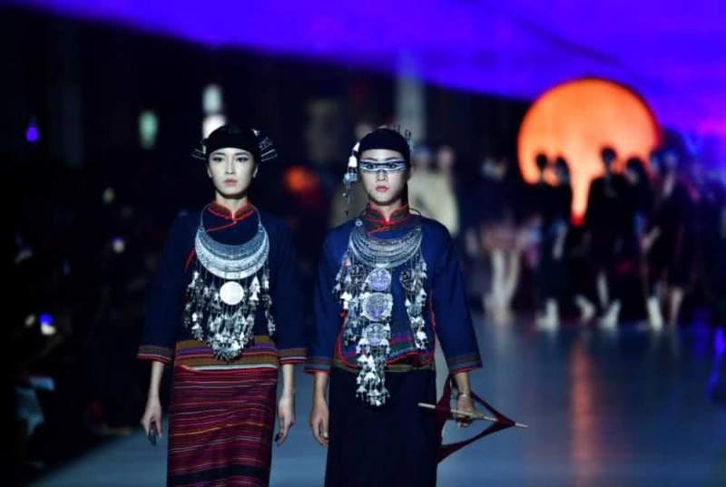 Всемирная неделя культуры, посвященная жаккардовым узорам и вышиванию, проходит в Хайнане