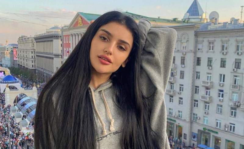 Дина Саева - блогерша и певица