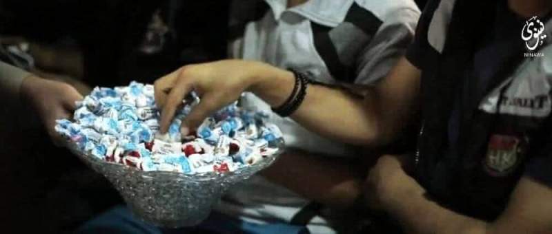 Террористы ИГИЛ празднуют авиакатастрофу российского самолёта конфетами Порошенко