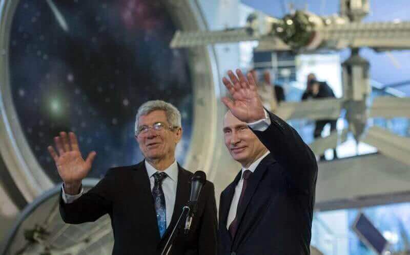 Путин поздравил работников космической отрасли с праздником