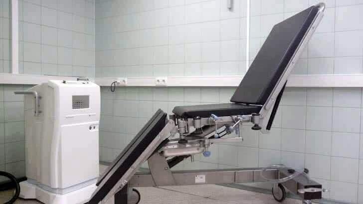 В краевом центре онкологии устанавливают новое оборудование отечественного производства