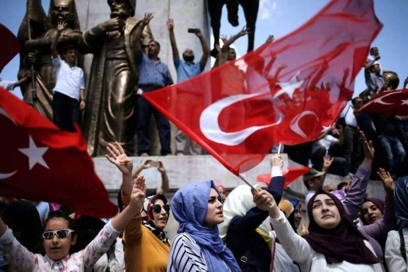 В Турции уволены 20 000 учителей