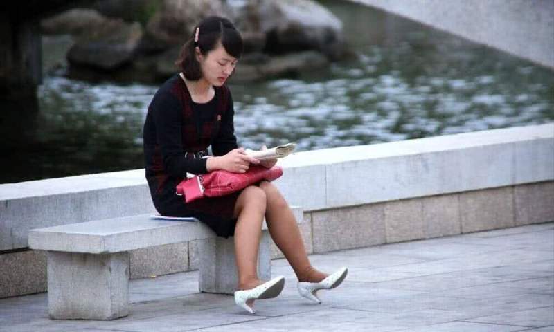 В Северной Корее женщинам запретили носить мини-юбки