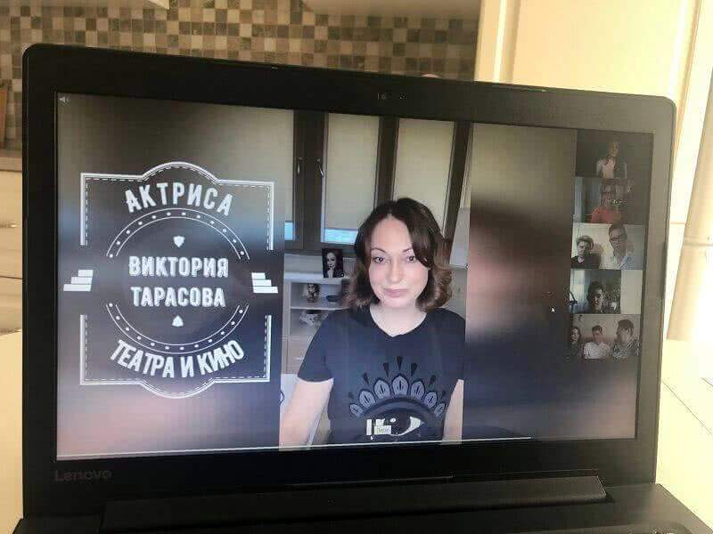 На последний звонок к выпускникам Новой Москвы "пришли" известные актеры