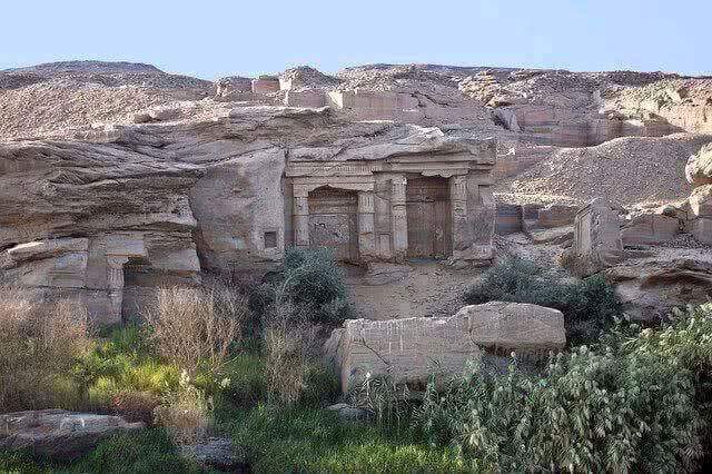 В Египте обнаружили древние гробницы