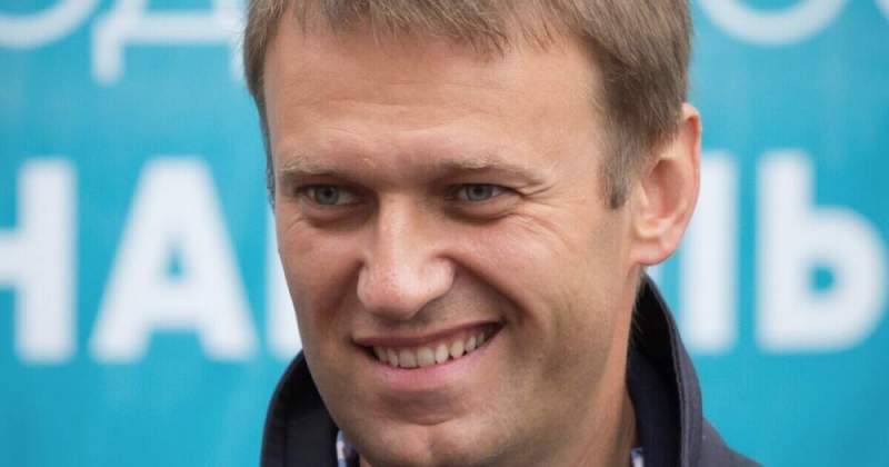 Верный делу блогер Навальный может быть неверен своей жене