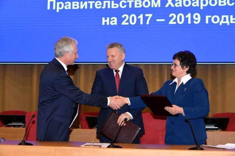Власти Хабаровского края заключили трехстороннее соглашение в сфере регулирования трудовых отношений
