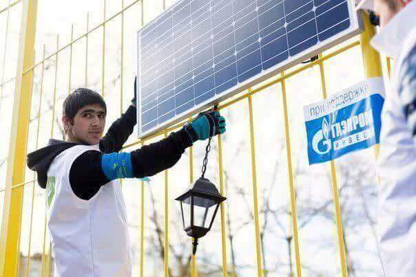 В ростовском парке «Дружба» установили современные экологичные лампы на солнечных батареях