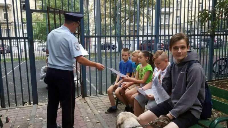 В ЮВАО сотрудники полиции провели профилактические беседы со школьниками