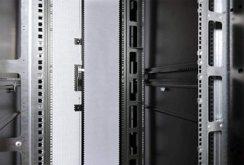 Технические особенности серверных шкафов и их разновидности