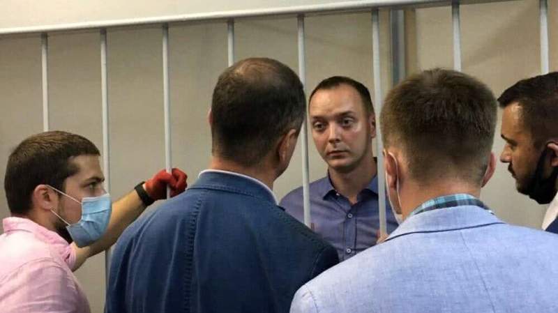 Либеральные СМИ закатили истерику на фоне ареста Сафронова