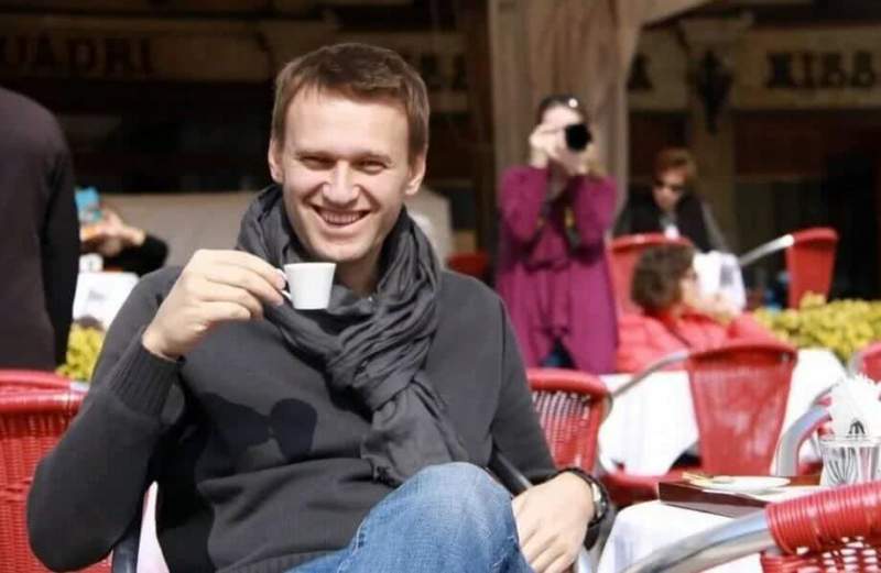 Никто не верит Навальному: вопросов так много, что даже иностранные журналисты обратили на это внимание