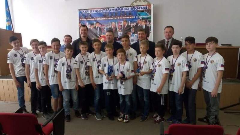 В Туймазах прошла пресс-конференция детской хоккейной команды «Девон», вернувшейся из Китая