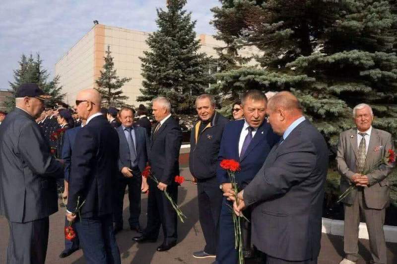 Общественный совет поучаствовал в церемонии возложения цветов к памятнику на территории Управления