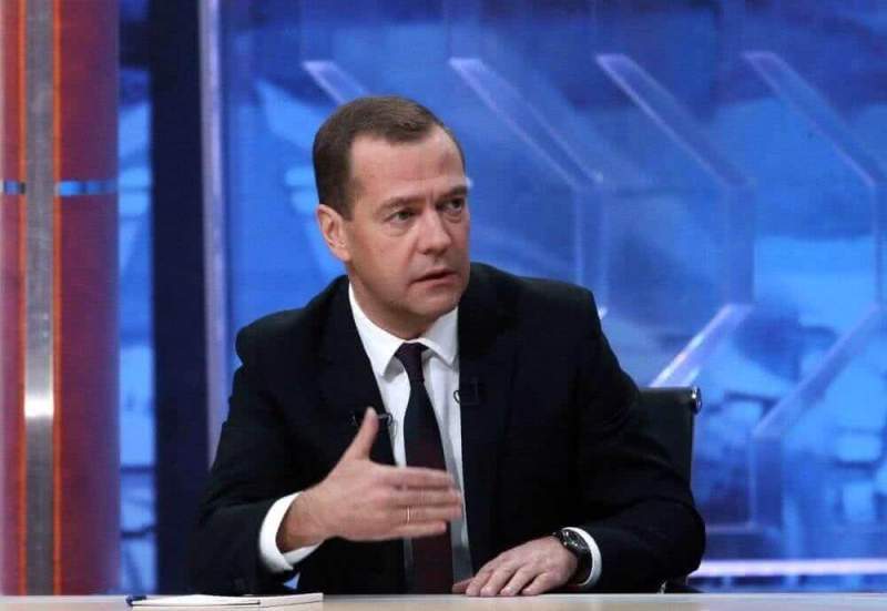 Медведев вернул пенсионеру 60 рублей