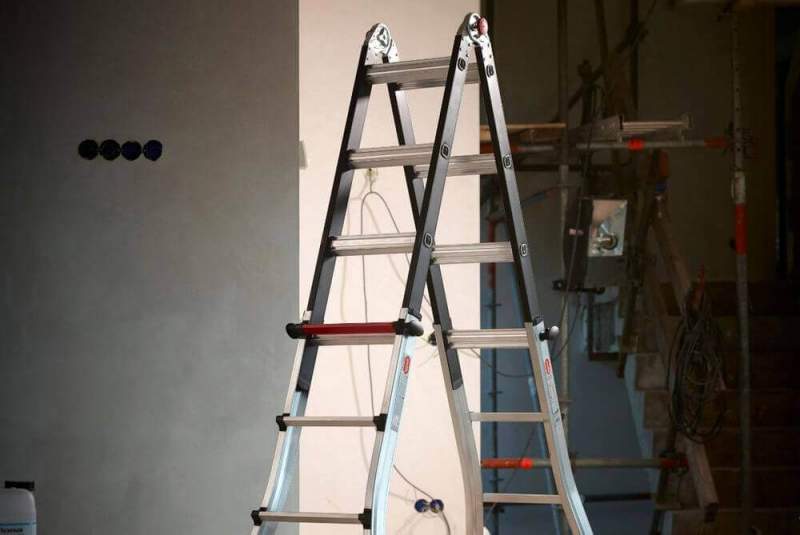 Строительные телескопические лестницы из алюминия