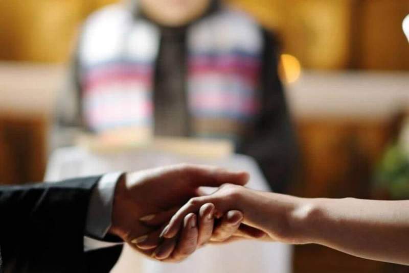 Длительный гражданский брак могут приравнять к официальному