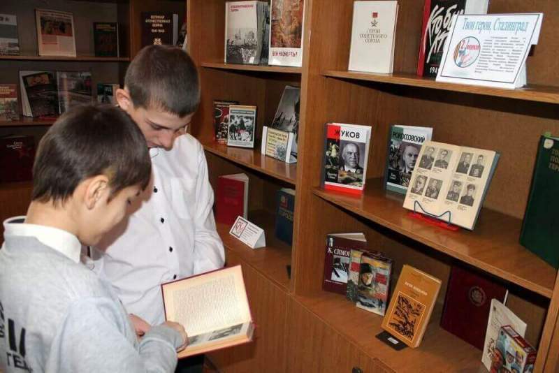 Библиотекари Хасавюрта знакомят юных горожан с героями битвы за Сталинград