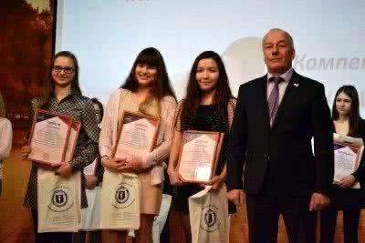 Студентка Новосибирского колледжа легкой промышленности и сервиса стала победительницей отборочных соревнований по стандартам WorldSkills-2016 по компетенции «Дизайн одежды»
