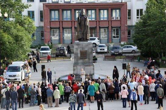 В Магадане открыли памятник святителю Иннокентию