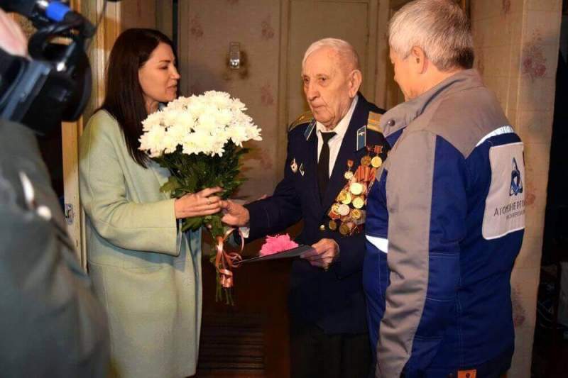 Сотрудники филиала «СмоленскАтомЭнергоСбыт» поздравили ветеранов с Днем Победы