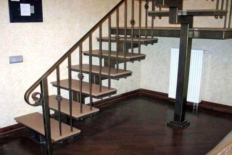 Преимущества металлических лестниц 