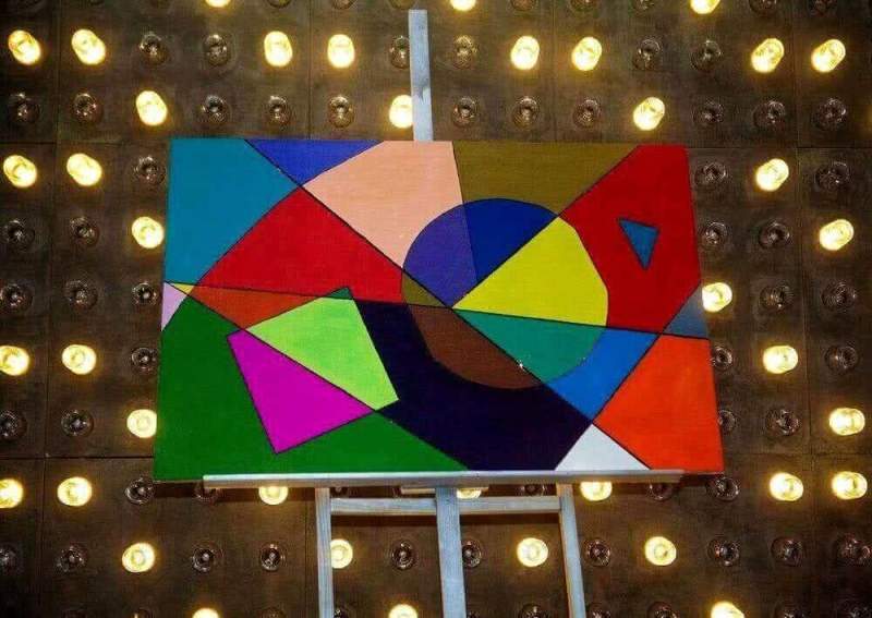 Москвич продал квартиру, чтобы купить картину Зимина Алексея  "Треугольник, круг, квадрат"