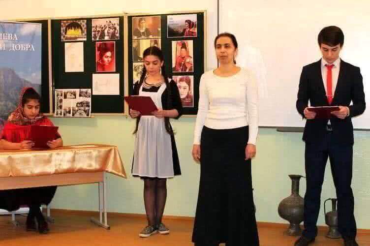 Миролюбивая поэзия Фазу Алиевой вдохновляет школьников Хасавюрта на творчество