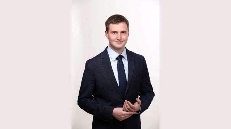 Кукла Навального: мундеп Кен отрабатывает «грязные приемы» оппозиции