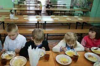 ФСБ и прокуратура исправляют питание в школах Саратова
