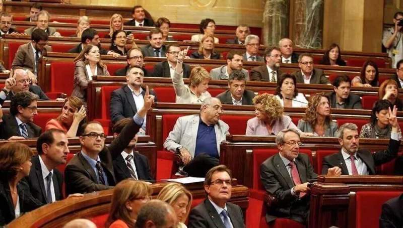 Каталонское правительство отказалось уходить в отставку 
