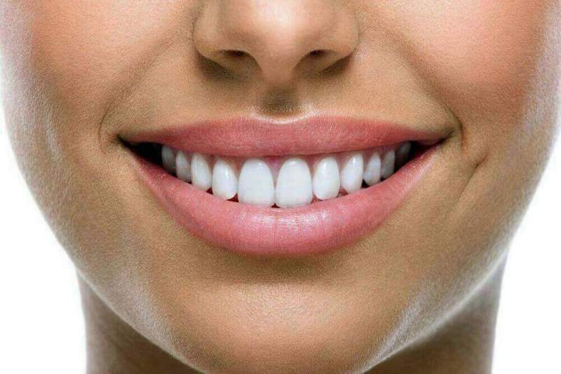 Советы по выбору стоматологической клиники и врача для проведения имплантации зубов