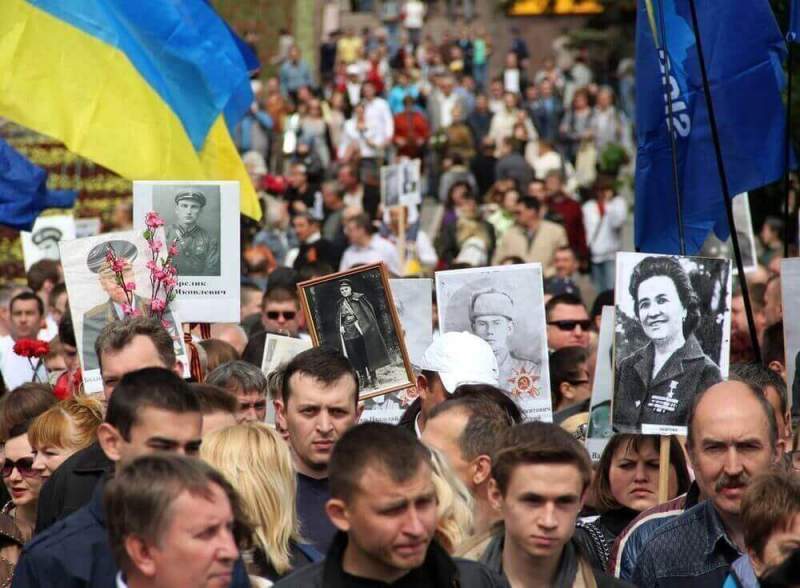 На Украине «Бессмертный полк» прошел с драками и задержаниями 