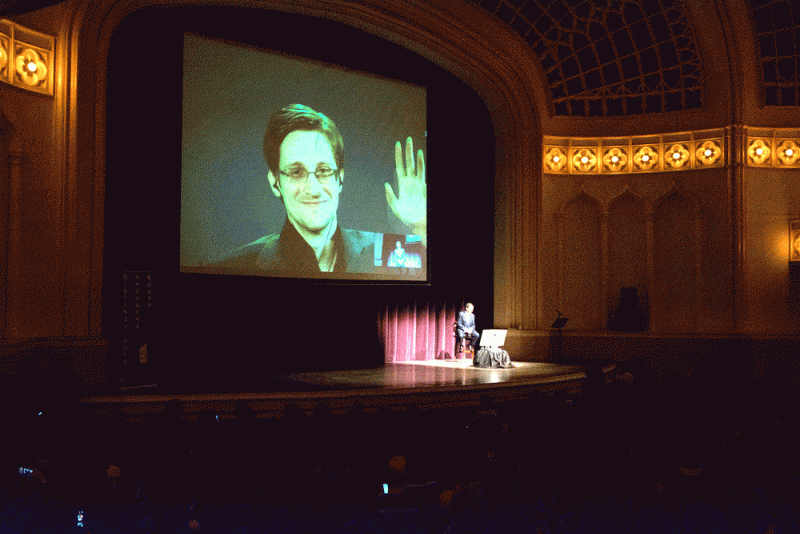 Эдвард Сноуден рассказал, как повысить личную безопасность в Сети