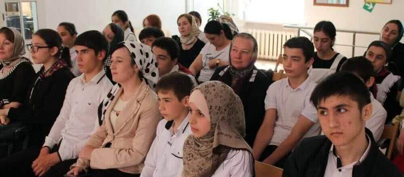 Юные читатели библиотеки Хасавюрта состязались в чтении стихотворений Расула Гамзатова