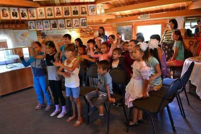 Специалисты республиканских учреждений культуры Хакасии подарили праздник школьникам Аскизского района