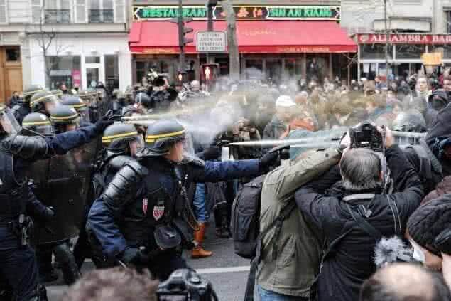 В Париже продолжаются протесты