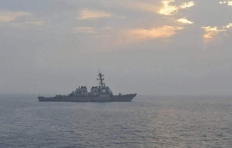 Американский корабль снова заметили в водах Черного моря