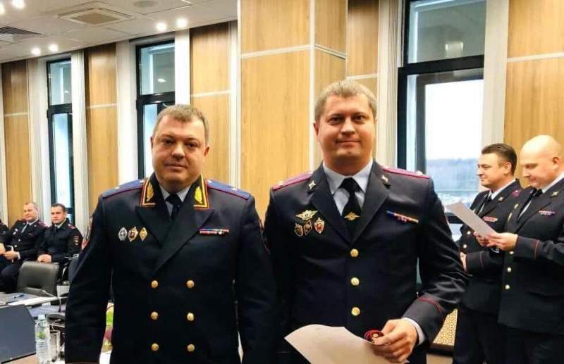 Алексей Кузнецов вручил очередные специальные звания троим сотрудникам инспекции штаба УВД по ВАО