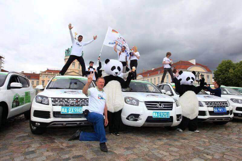 Европейские поклонники панд совершили автопробег из Парижа в Чэнду