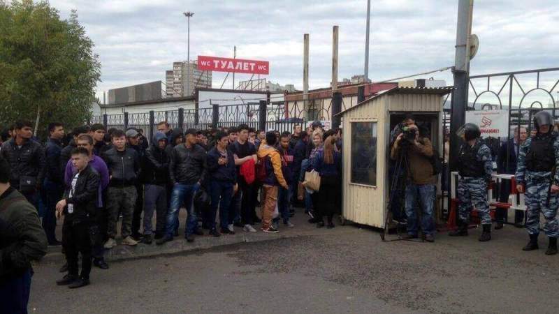 Митинг таджикских мигрантов в Москве: провокации приближаются