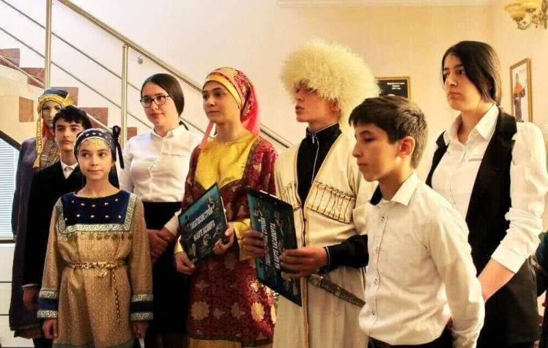 Участники хасавюртовской акции в честь 95-летия со дня рождения Расула Гамзатова обратились к духовной лирике поэта