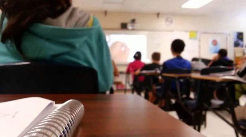 В США учительница наступила на чернокожую ученицу