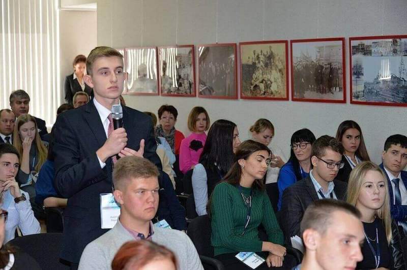 Вопросы развития образования обсудил Губернатор края с молодежью Комсомольска-на-Амуре