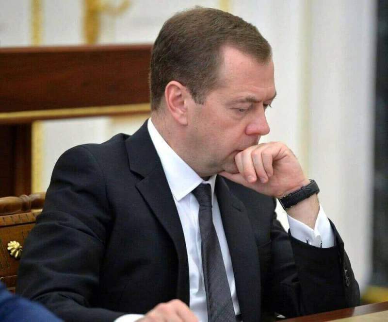 Рейтинг доверия россиян к Медведеву за год сильно упал