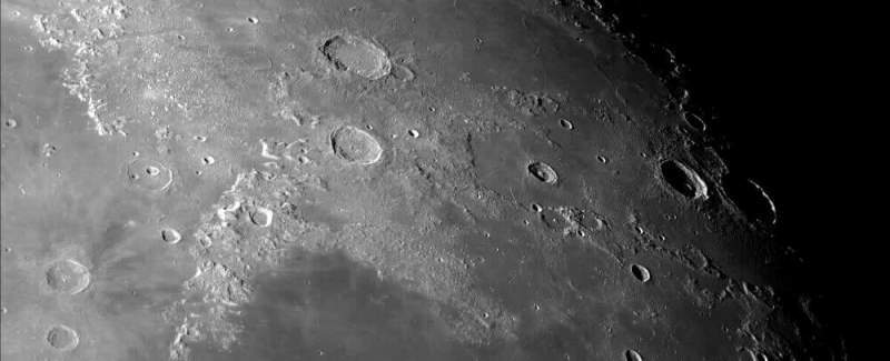 Построены полные карты Плутона и его спутника Харона