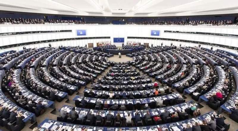Европарламент одобрил отмену виз для Украины и Грузии